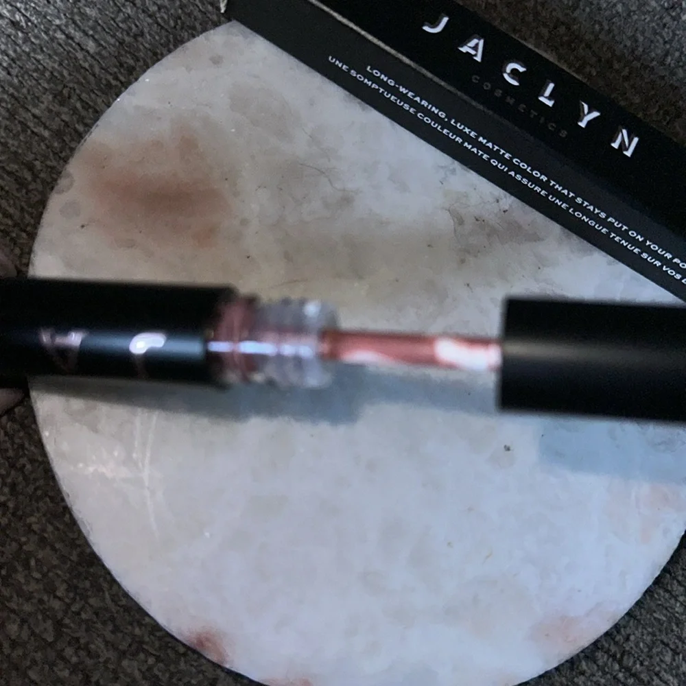 Jaclyn Cosmetics Liquid Lipstick in shade Be Brave - Picture 5 of 6